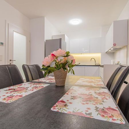 Flexible Selfcheckins 42 - Zagreb - Luxury - Garage Parking - Loggia - Brand New Apartment Exterior photo