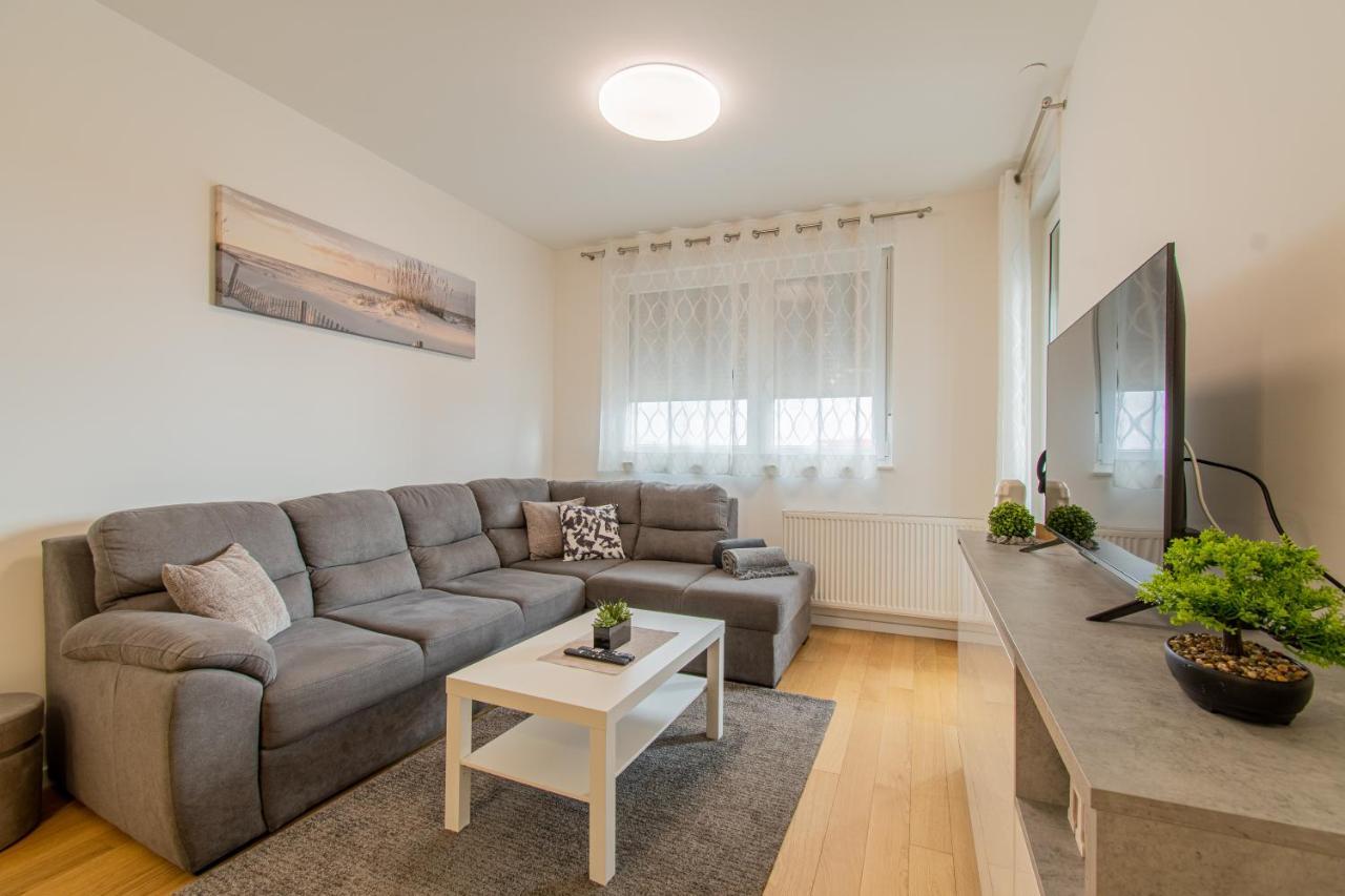 Flexible Selfcheckins 42 - Zagreb - Luxury - Garage Parking - Loggia - Brand New Apartment Exterior photo